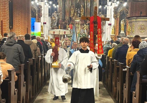 W opolskiej katedrze odbyła się pierwsza po remoncie świątyni rezurekcja