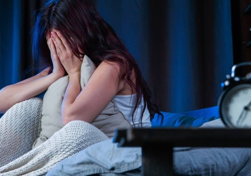 Dlaczego budzimy się tuż przed budzikiem? Ekspert mówi, co należy wtedy zrobić