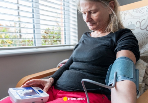 10 sposobów na kontrolowanie ciśnienia bez leków. Te metody warto znać