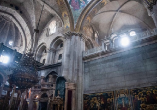 Ścisłe zasady panujące w Bazylice Grobu Świętego nie zapobiegają sporom między mnichami