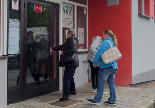 Wielkanoc, a ty chorujesz. Sprawdź, gdzie znajdziesz pomoc nawet w środku nocy