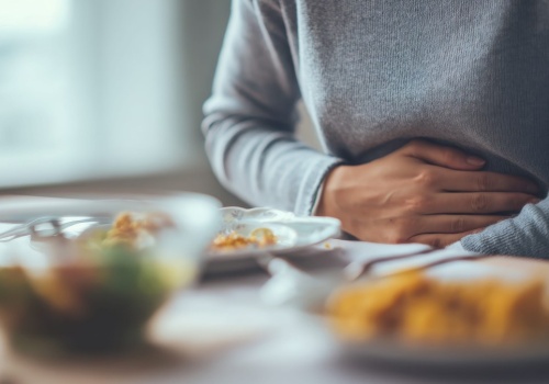 Przejedzenie przy wielkanocnym stole? Ten błąd tylko pogarsza sytuację