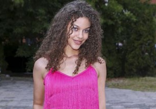 Pojawiła się w telewizji w prześwitującej bluzce. Trudno oderwać wzrok