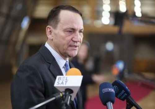 Cały świat mówi o wpisach Sikorskiego. Najwięcej w Rosji i Ukrainie