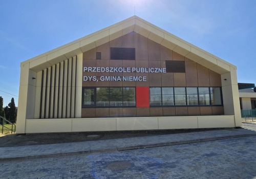 Nowe przedszkole w Dysie już gotowe. Obiekt zaskakuje wyjątkową formą