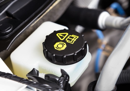 Hamulec wpada głębiej niż zwykle. Ten sygnał oznacza poważny problem, zajrzyj pod maskę