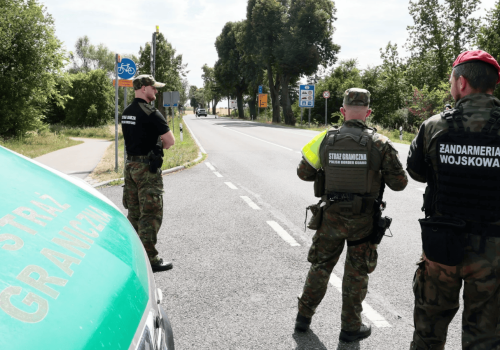 Od rana wielkie zmiany na granicach. Wojsko wychodzi na drogi, Polacy muszą się przygotować