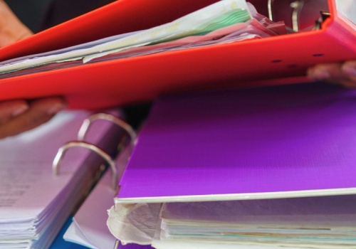 Czerwona teczka, czyli awaryjny zestaw informacji. Każdy taką powinien mieć