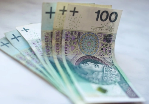 Płacą, oszczędzają, kombinują. Stereotyp o Polkach właśnie upadł