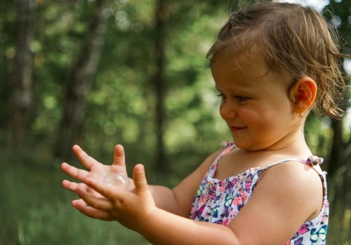 Pięć wspomnień z dzieciństwa, które kształtują nas na całe życie. Sprawiają, że serce bije szybciej