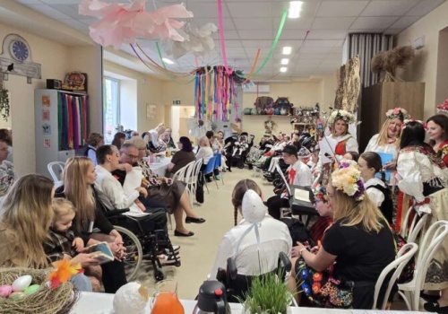 Wielkanocne spotkanie w Centrum Pomocy Dziecku Niepełnosprawnego i Jego Rodzinie. Były życzenia, występy i wyjątkowi goście
