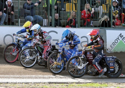 Żużel. Pożegnano legendę. Zmarzlik wreszcie z wygraną! (RELACJA)