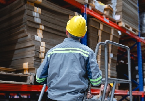 Praca po zawodówce za 16 tys. zł. Nie wymagają wykształcenia, ale konkretnych umiejętności