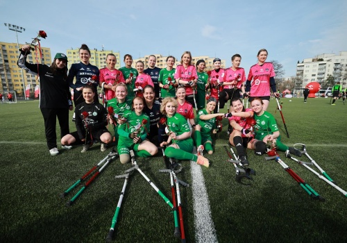 Inauguracja kobiecego ampfutbolu klubowego w Europie. Historyczny remis