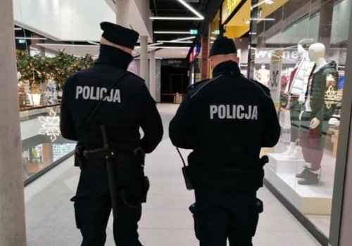 Ukradł czapki za ponad 1700 zł. Zatrzymany przez policję w centrum miasta