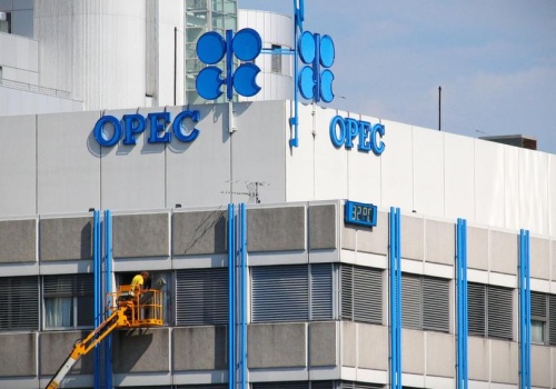 Widmo ropy po 150 dolarów. OPEC+ interweniuje w obliczu globalnego kryzysu