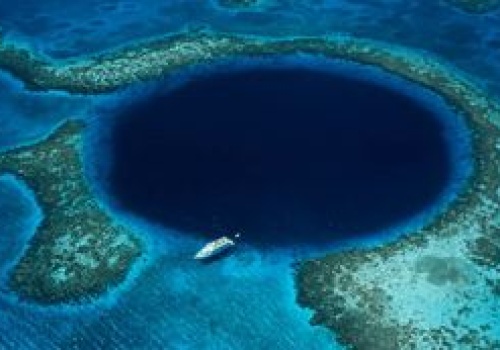 Przewiercili się przez Wielką Błękitną Dziurę w Belize. Odkrycie niepokoi