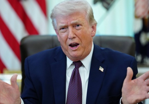 Donald Trump coraz bardziej przypomina swojego poprzednika. 