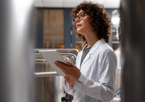 Nowoczesne rozwiązania dla czystych powierzchni – od przemysłu spożywczego po metalurgię