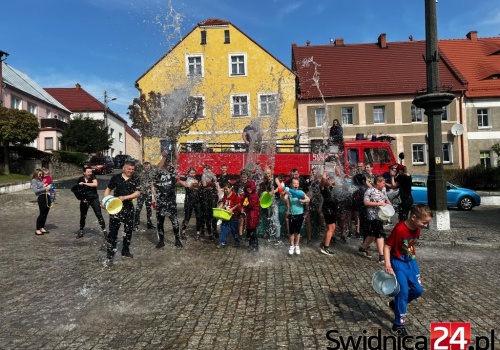 Strażacki śmigus-dyngus w powiecie świdnickim. Druhowie zapraszają na wodne bitwy