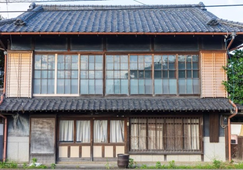 Tsunami pustostanów zatopi Japonię?