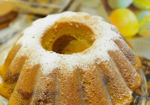 Kilkudniowa babka wielkanocna wciąż będzie smaczna. Tak ją odświeżysz