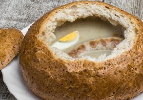 Zamiast do kosza, wrzuć na patelnię. Chleb po żurku zniknie do ostatniego okruszka