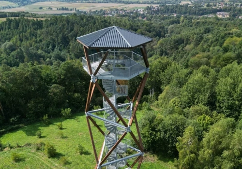 Nietypowy kształt i piękne widoki. Mniej znana wieża widokowa w Polsce