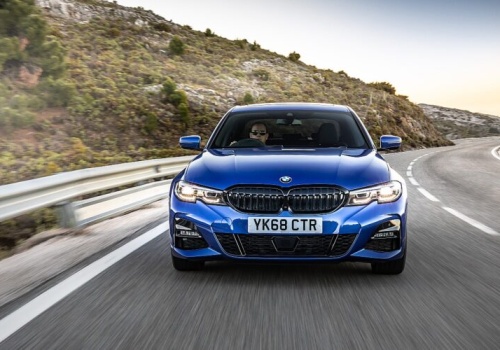 Ile kosztuje 5-letnie BMW serii 3 i które wersje najlepiej trzymają cenę? Czas na odpowiedź