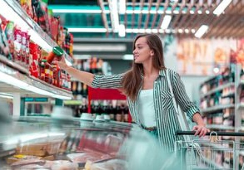 Coraz mniej klientów w hipermarketach. Oto powody