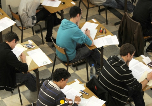 Dzieci z przedmieść. Jak Francja radzi sobie z edukacją imigrantów