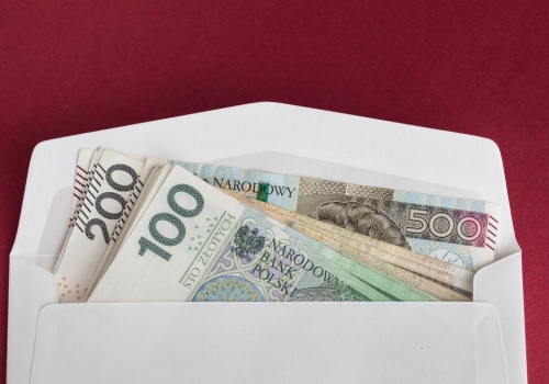 Lepiej nie przyjmuj pieniędzy w tej formie. Skarbówka może zażądać podatku