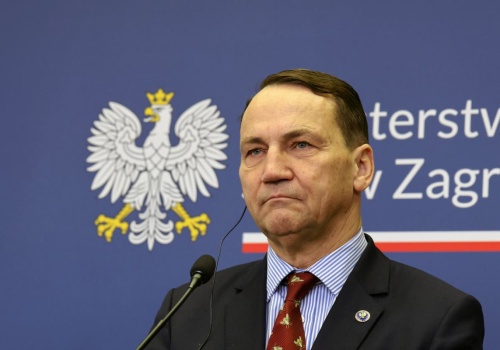 Orban zwołał radę obrony ws. gazociągu. Wymowny komentarz Sikorskiego