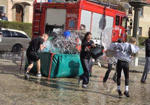 Lany poniedziałek dla morsów. Dobromierz i Olszany nie poddały się pogodzie!