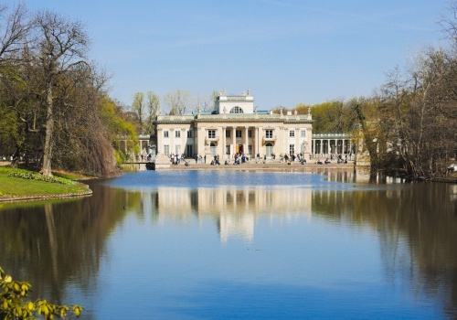 Wichury i ostrzeżenia pogodowe w Warszawie. Łazienki Królewskie zamknięte do odwołania