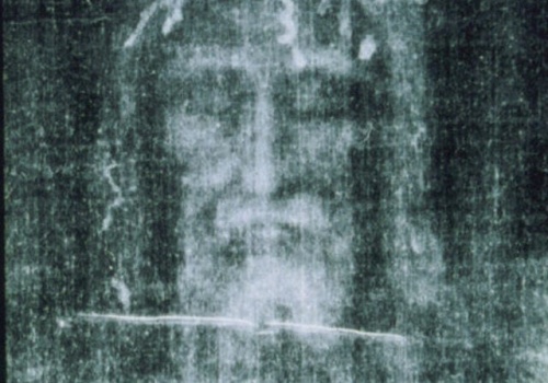 Nowe badania mówia jasno: Całun Turyński jest autentyczny