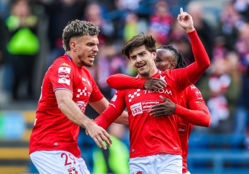 Spore kłopoty Wisły Kraków. Kolejny krok w stronę Ekstraklasy zrobiony