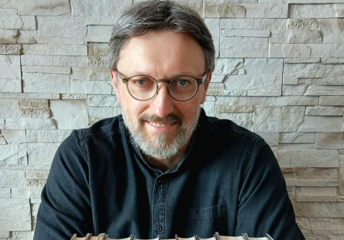 Wiesława Myśliwskiego nie tylko się czyta - jego się po prostu czuje