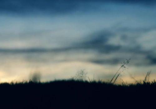 Uwaga na silny wiatr! A na południu ostrzeżenie przed przymrozkami