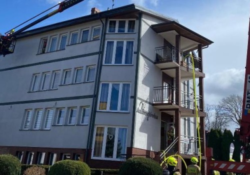 Pożar w pensjonacie w Jastrzębiej Górze. Ogniem zajęło się poddasze