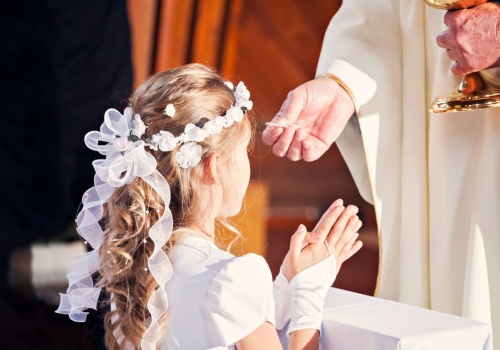 To nie żart. Niemcy ujawnili, ile dają na komunię. Polakom aż zrzedną miny