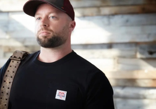 Zarabiam sześciocyfrową kwotę rocznie jako elektryk. Zawody takie jak mój mogą być ostatnią bezpieczną przystanią przed AI