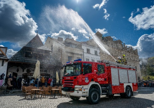 Tradycyjny śmigus-dyngus w Polsce