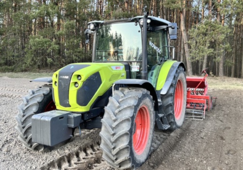 12 ciągników Claas, kombajn i 17 ciężarówek Mercedesa. Rodzinna firma zrobiła zakupy