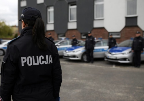 71-latek zmarł po interwencji policji. Był agresywny, demolował mieszkanie