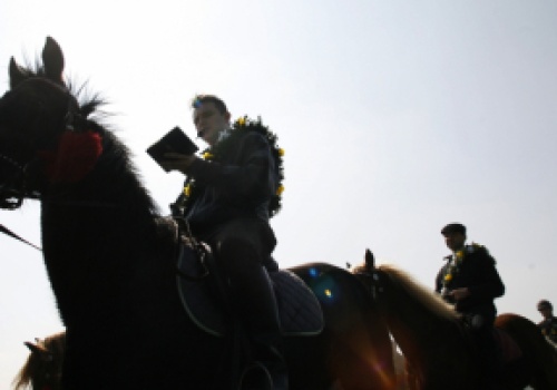 Kilkudziesięciu jeźdźców wyruszyło w wielkanocnej procesji konnej w Gliwicach-Ostropie