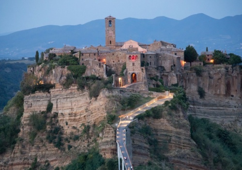 Chcesz zwiedzić to włoskie miasteczko? Pospiesz się, by zdążyć, nim zniknie