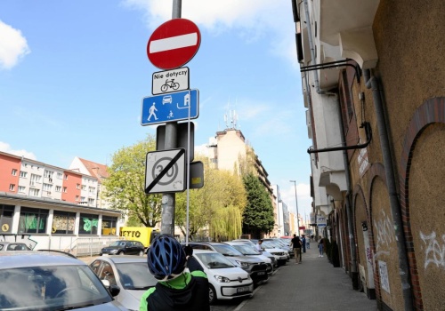 Wjeżdżasz do strefy, przepisy się zmieniają. Błąd kosztuje 1,5 tys. zł i 10 punktów karnych