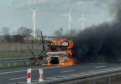 Pożar samochodu na 124km A2, kierunek Świecko