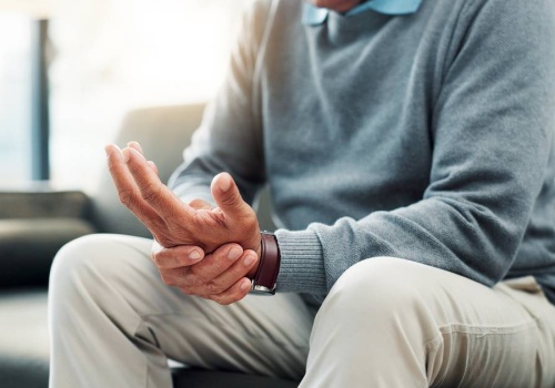 Co oznaczają białe paznokcie? Dermatolog wyjaśnia, na co zwracać uwagę